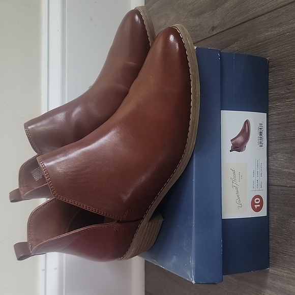 Universal Thread Chestnut Leather Booties - Picture 2 of 4